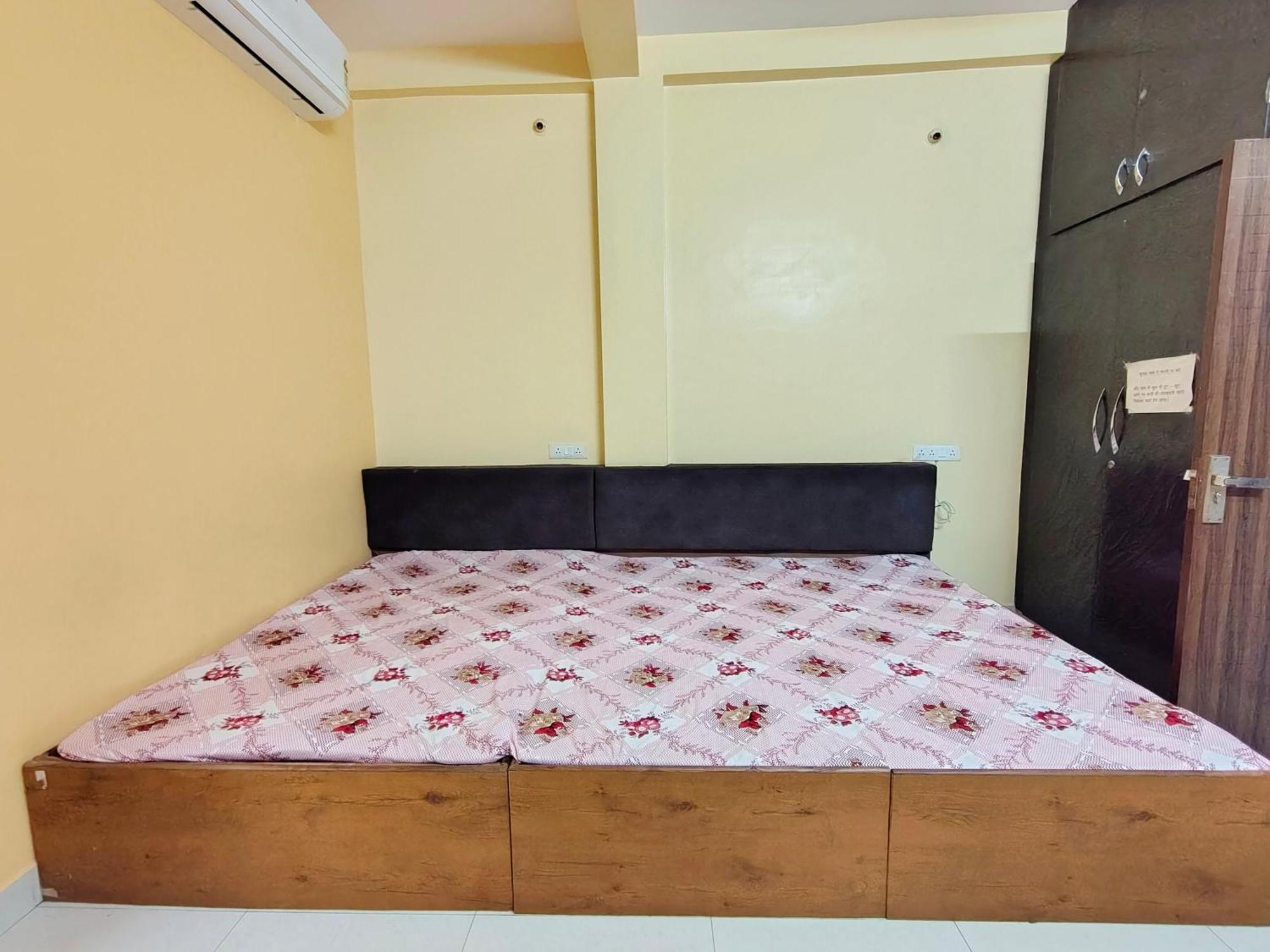 Anand Yatri Grah - Home Stay, Уджайн Екстериор снимка